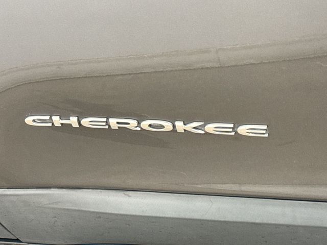 Thumbnail: 2016 Jeep Cherokee - 19