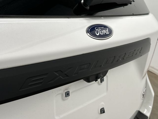 Thumbnail: 2020 Ford Explorer - 32