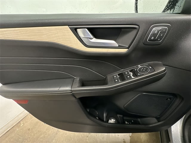 2021 Ford Escape Titanium Hybrid 26