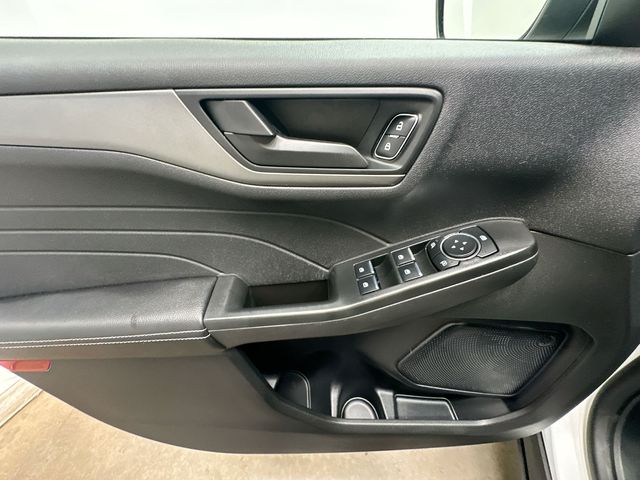 Thumbnail: 2023 Ford Escape - 25