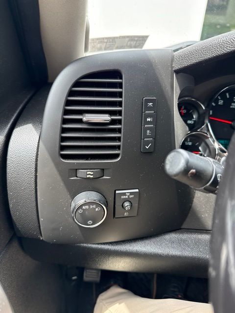 Thumbnail: 2011 Chevrolet Silverado 1500 - 16