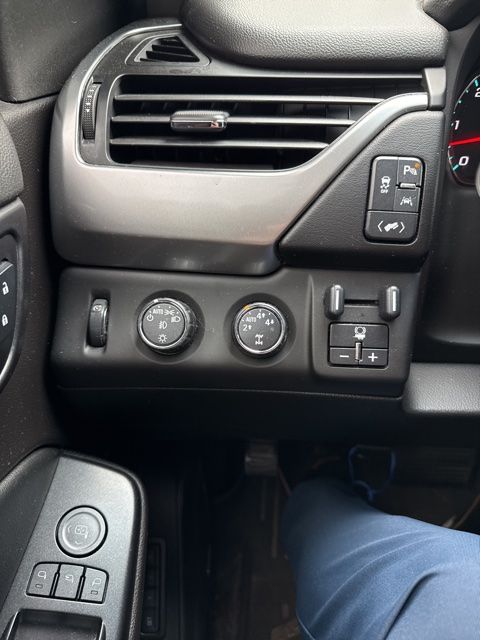 Thumbnail: 2016 Chevrolet Tahoe - 19