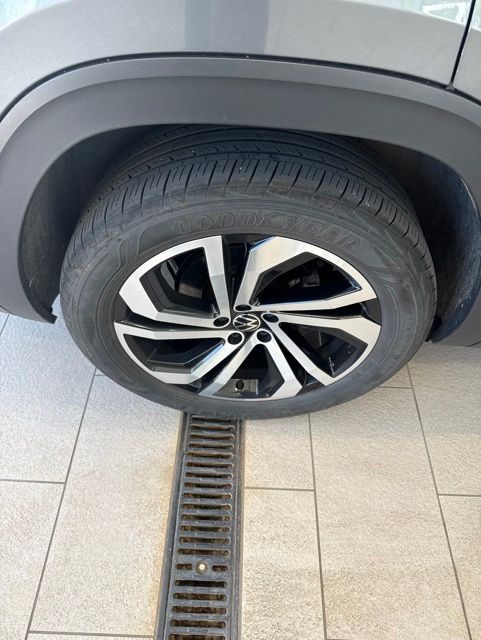 Thumbnail: 2023 Volkswagen Atlas - 12
