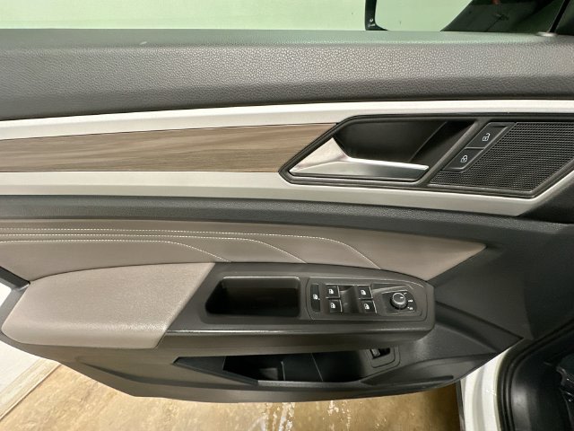 Thumbnail: 2023 Volkswagen Atlas - 24