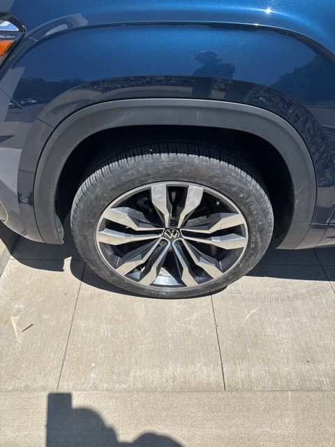 Thumbnail: 2023 Volkswagen Atlas - 14