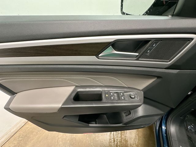 Thumbnail: 2023 Volkswagen Atlas - 26