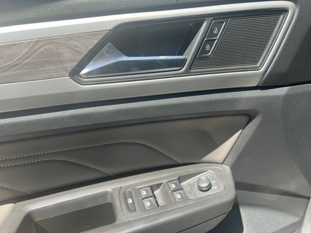 Thumbnail: 2023 Volkswagen Atlas - 21