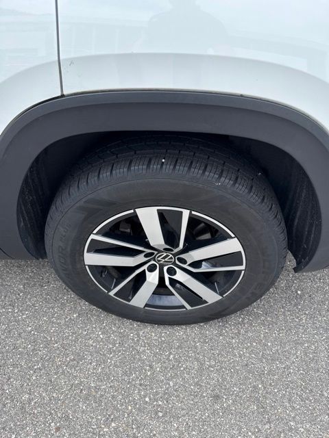 Thumbnail: 2023 Volkswagen Atlas - 16