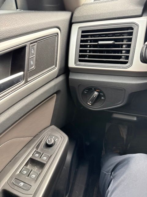 Thumbnail: 2023 Volkswagen Atlas - 21