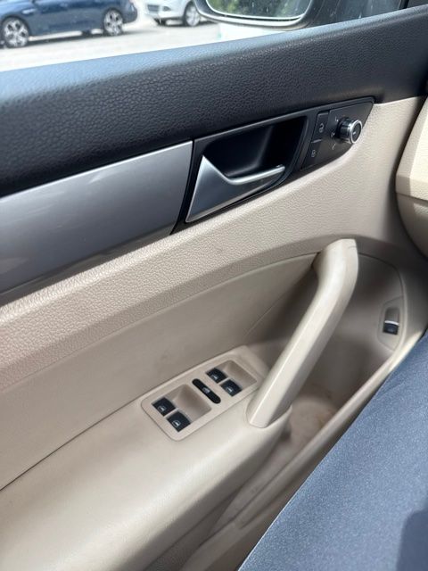 Thumbnail: 2014 Volkswagen Passat - 19