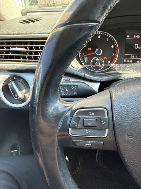 Thumbnail: 2013 Volkswagen Passat - 19