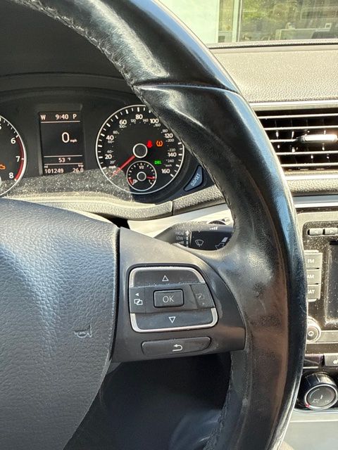 Thumbnail: 2013 Volkswagen Passat - 18