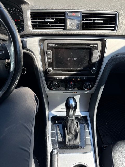 Thumbnail: 2013 Volkswagen Passat - 22