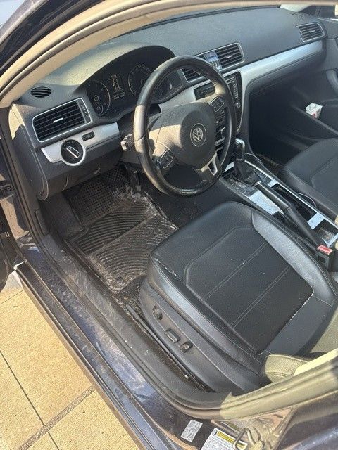 Thumbnail: 2012 Volkswagen Passat - 13