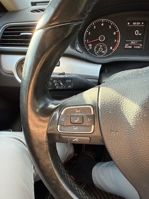Thumbnail: 2012 Volkswagen Passat - 17
