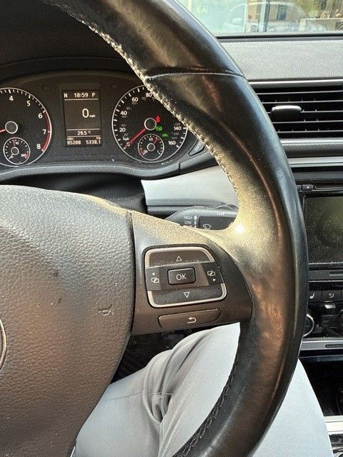Thumbnail: 2012 Volkswagen Passat - 16