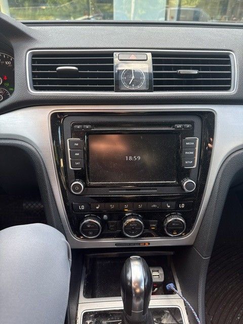 Thumbnail: 2012 Volkswagen Passat - 6
