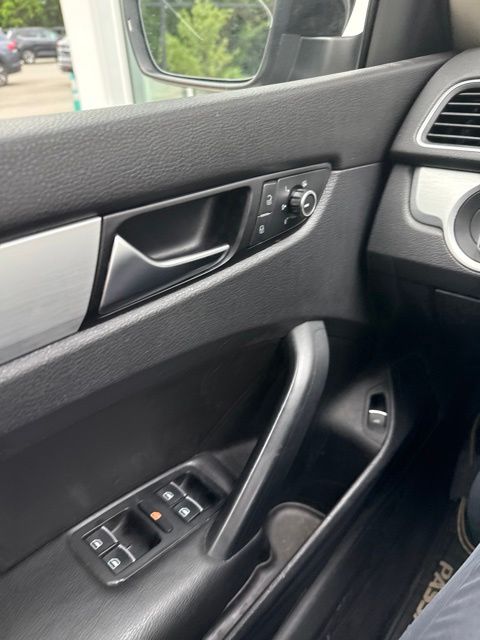 Thumbnail: 2013 Volkswagen Passat - 21