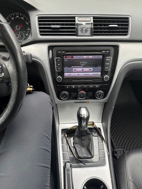 Thumbnail: 2013 Volkswagen Passat - 23