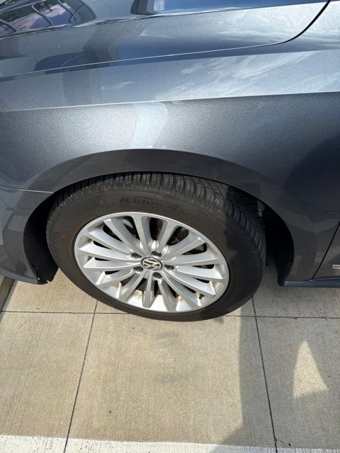Thumbnail: 2016 Volkswagen Passat - 14