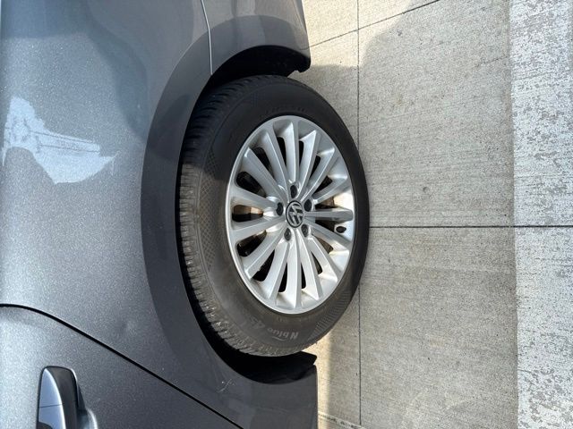 Thumbnail: 2016 Volkswagen Passat - 13