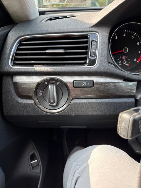 Thumbnail: 2016 Volkswagen Passat - 20