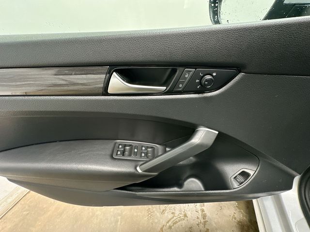 Thumbnail: 2020 Volkswagen Passat - 25