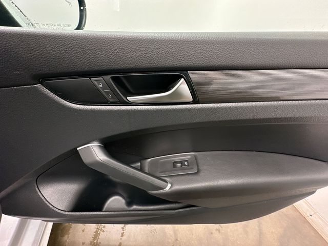Thumbnail: 2020 Volkswagen Passat - 27