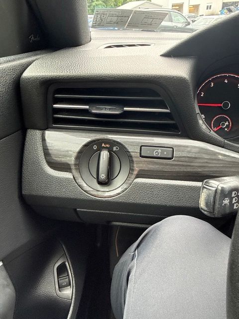 Thumbnail: 2021 Volkswagen Passat - 20