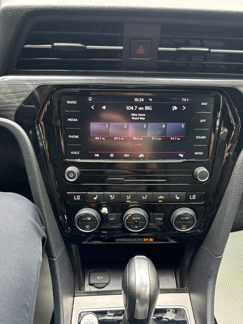 Thumbnail: 2021 Volkswagen Passat - 7