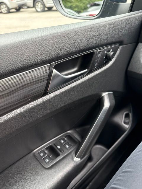 Thumbnail: 2021 Volkswagen Passat - 21