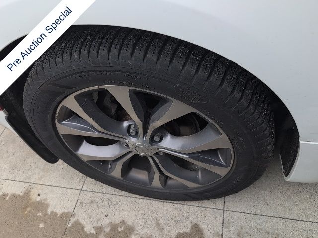 Thumbnail: 2017 Chrysler Pacifica - 12