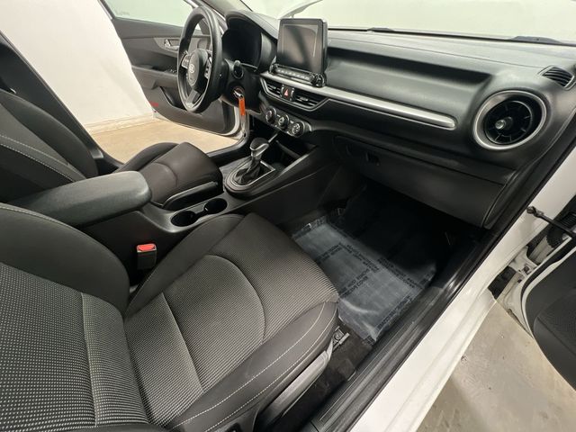 Thumbnail: 2020 Kia Forte - 15