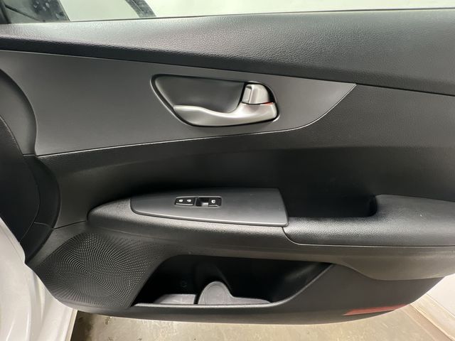 Thumbnail: 2020 Kia Forte - 25