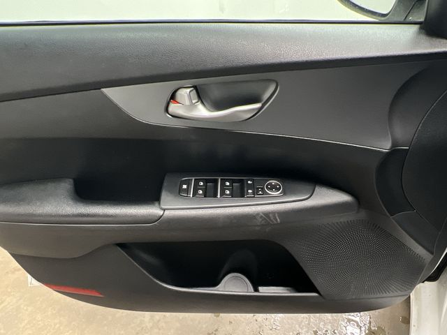 Thumbnail: 2020 Kia Forte - 24