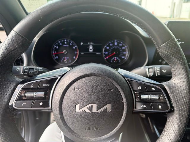 Thumbnail: 2023 Kia Forte - 18