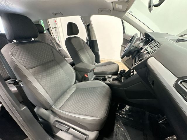 Thumbnail: 2018 Volkswagen Tiguan - 25