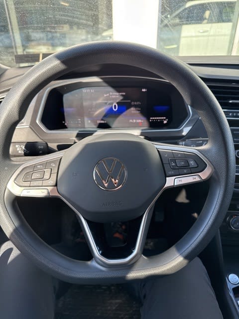 Thumbnail: 2022 Volkswagen Tiguan - 8