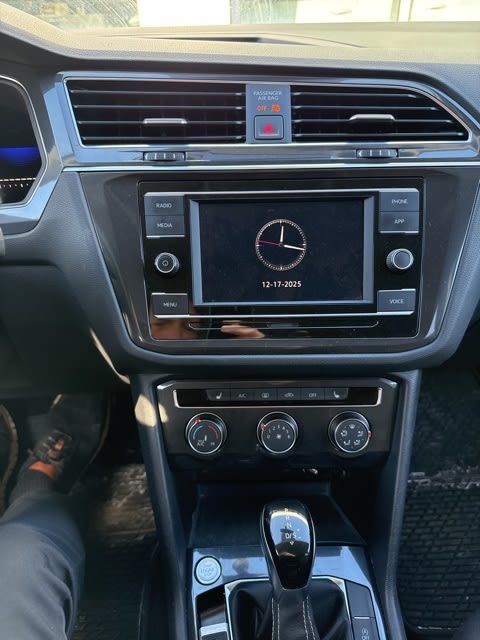 Thumbnail: 2022 Volkswagen Tiguan - 9