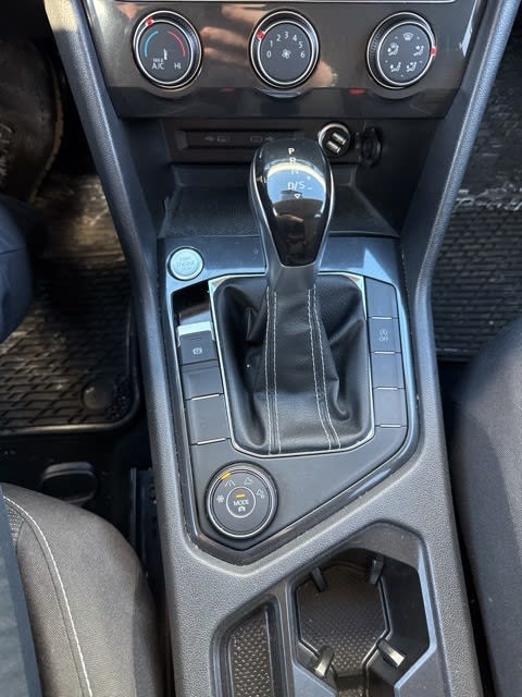 Thumbnail: 2022 Volkswagen Tiguan - 10