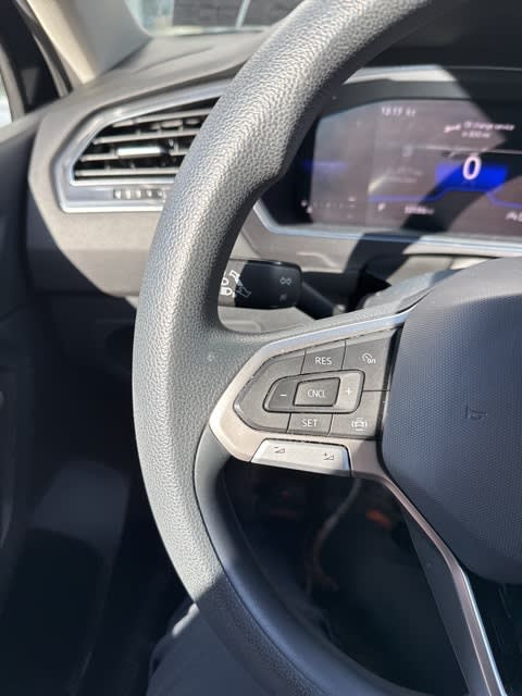 Thumbnail: 2022 Volkswagen Tiguan - 18