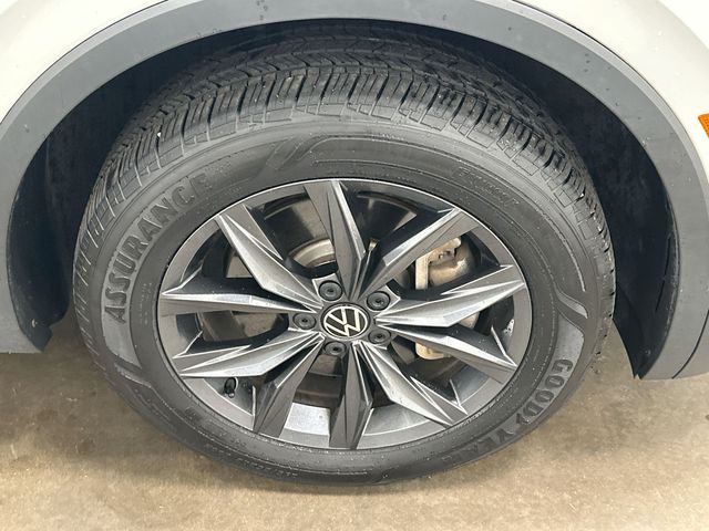Thumbnail: 2023 Volkswagen Tiguan - 8