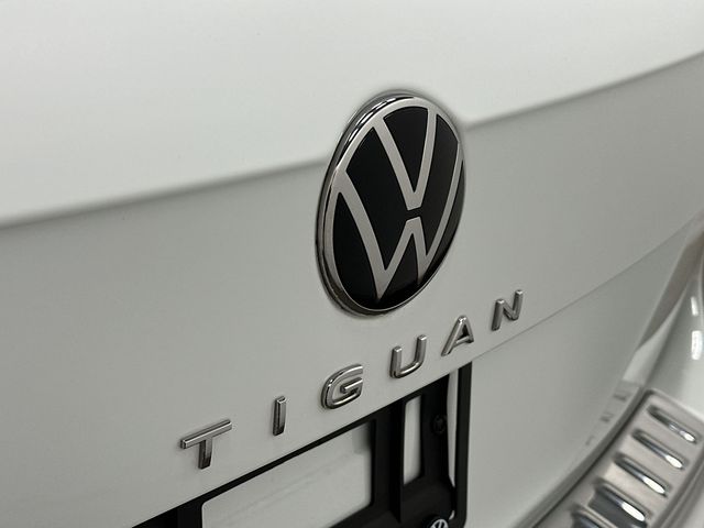 Thumbnail: 2022 Volkswagen Tiguan - 7