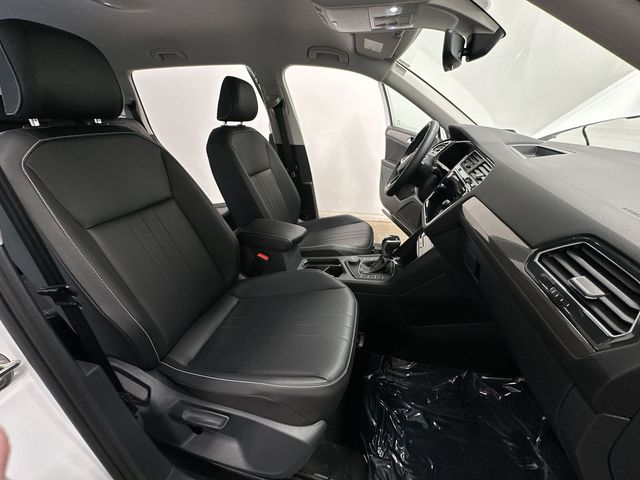 Thumbnail: 2022 Volkswagen Tiguan - 27