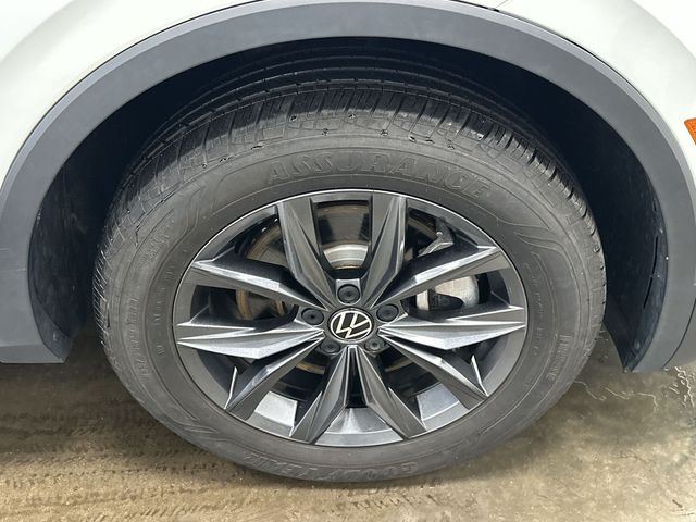 Thumbnail: 2022 Volkswagen Tiguan - 8