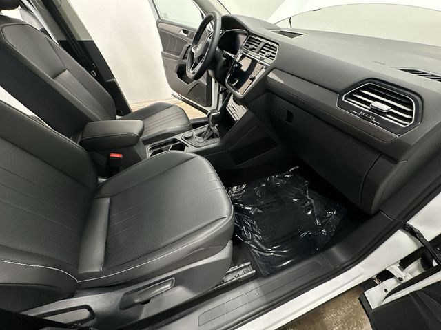 Thumbnail: 2022 Volkswagen Tiguan - 26