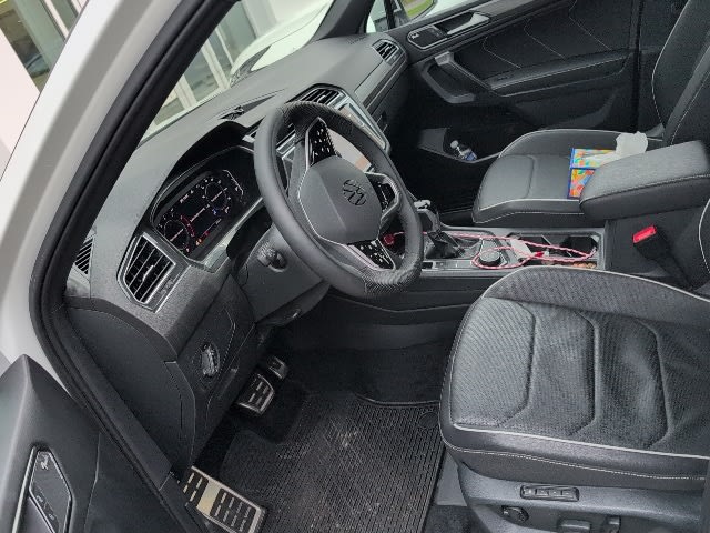 Thumbnail: 2022 Volkswagen Tiguan - 8