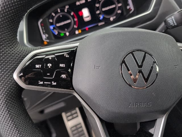 Thumbnail: 2022 Volkswagen Tiguan - 17