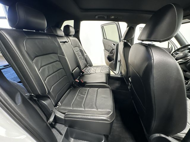 Thumbnail: 2022 Volkswagen Tiguan - 31