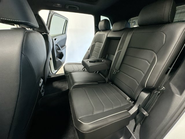 Thumbnail: 2024 Volkswagen Tiguan - 13